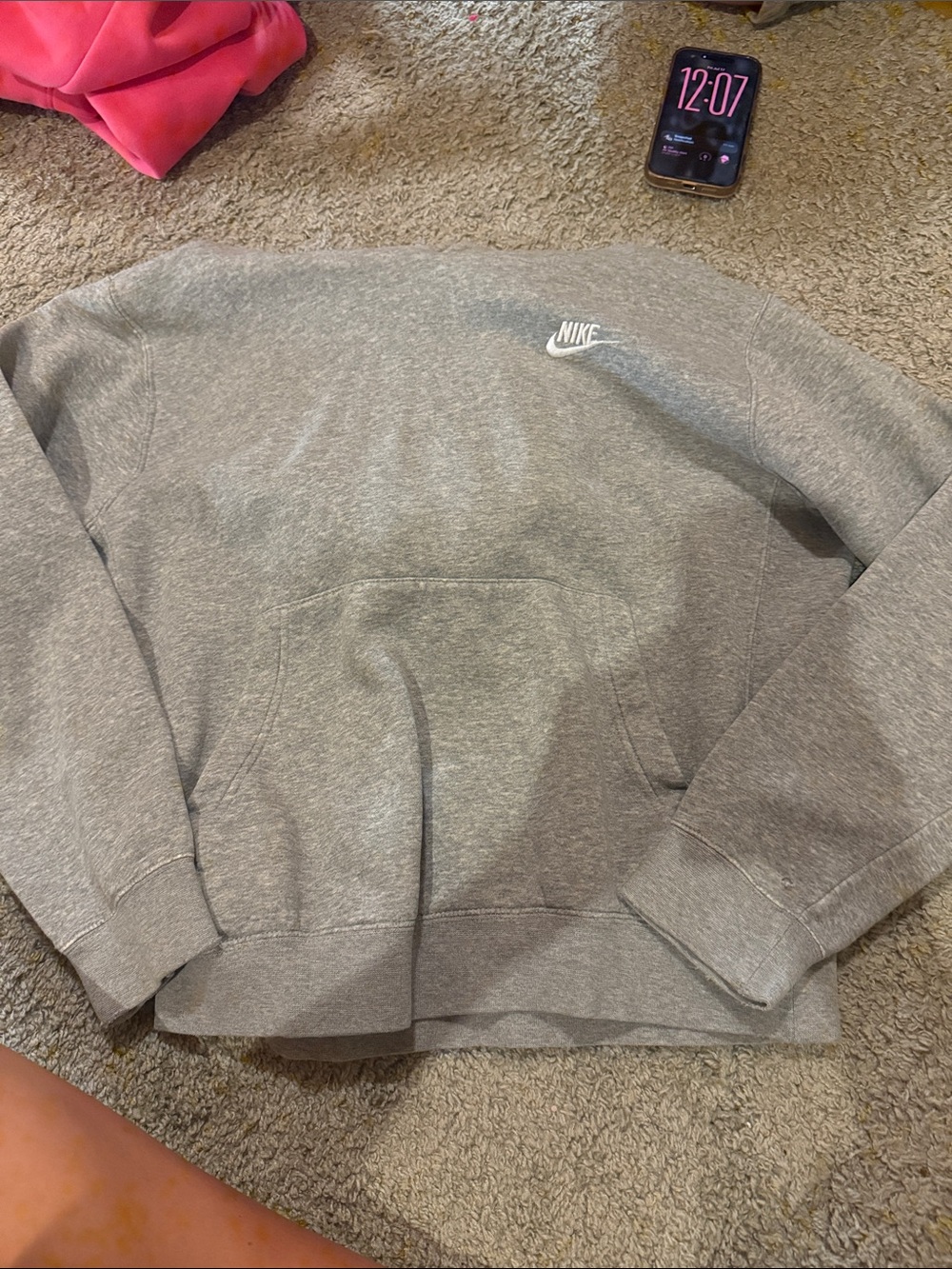 Nike Men’s Heather Grey Crewneck Sweatshirt with Chest Swoosh